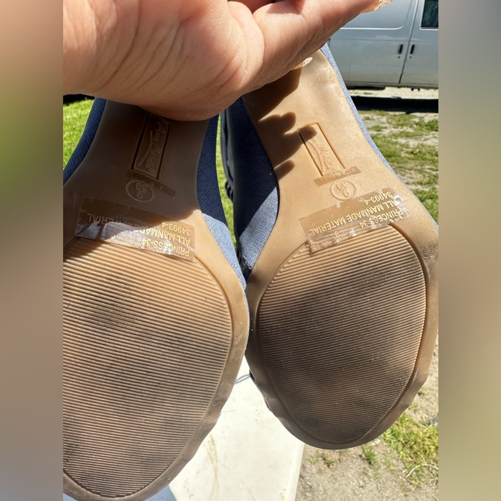 Used size 9 lace up booty heal